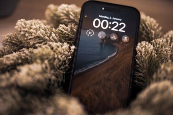 Das iPhone 14 Pro mit aktiviertem Always-On-Display