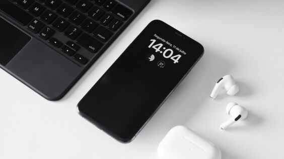 Das iPhone 14 Pro mit aktiviertem Always-On-Display